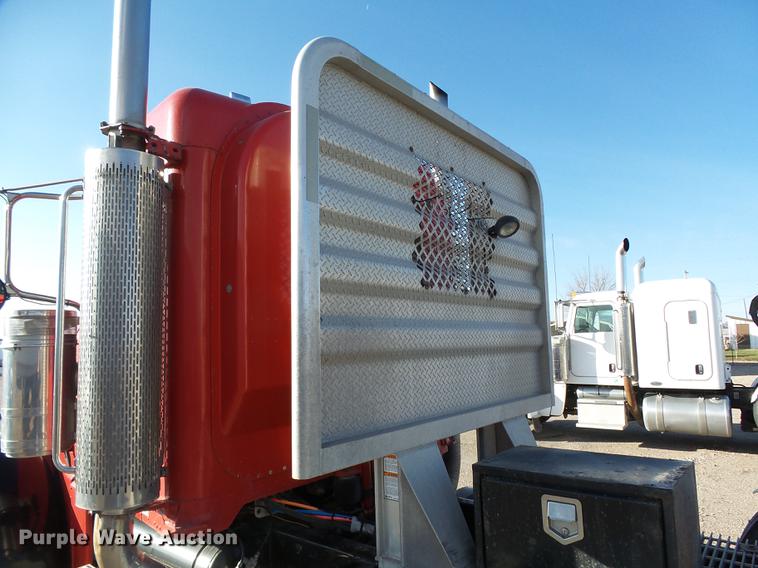 image for item DA3569 2009 Peterbilt 388 semi truck