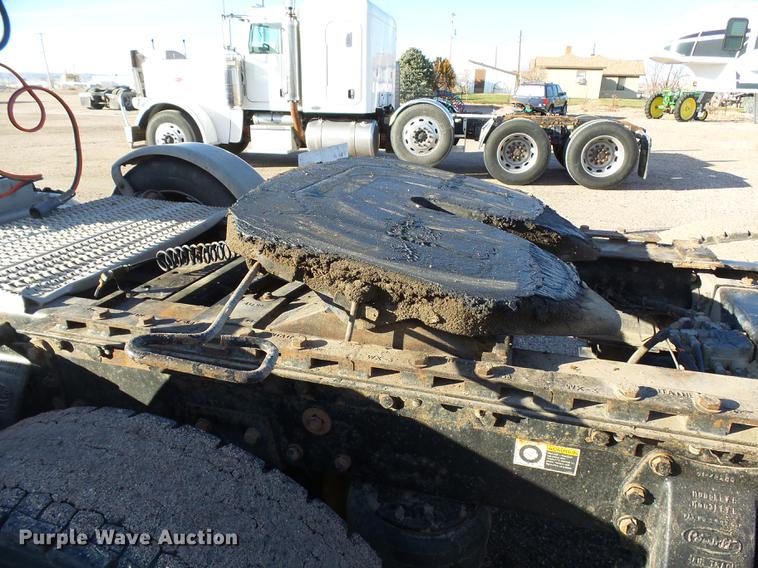 image for item DA3569 2009 Peterbilt 388 semi truck
