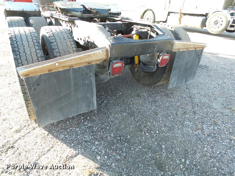 image for item DA3569 2009 Peterbilt 388 semi truck