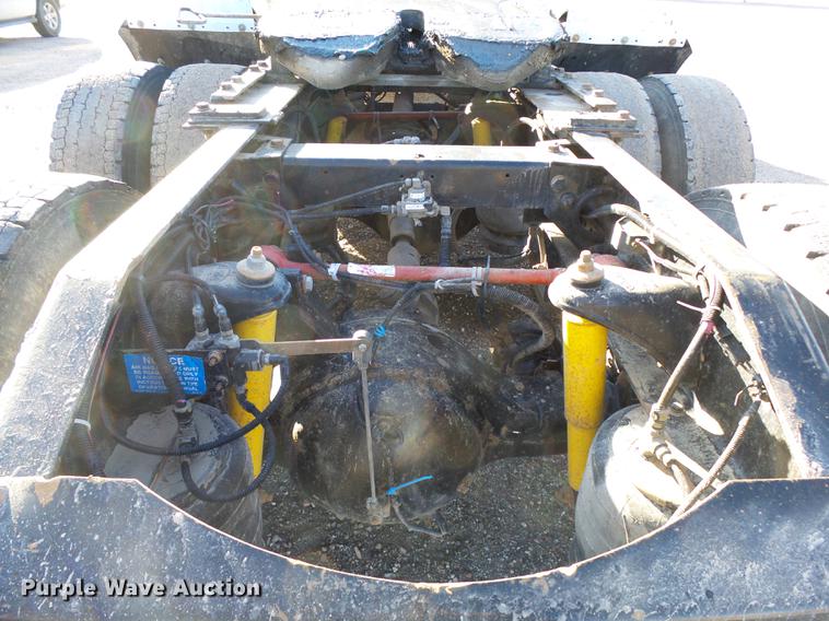 image for item DA3569 2009 Peterbilt 388 semi truck