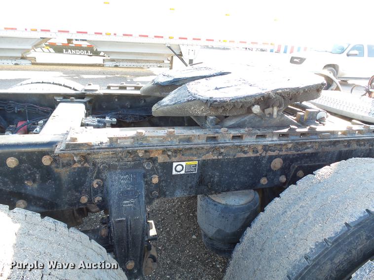 image for item DA3569 2009 Peterbilt 388 semi truck