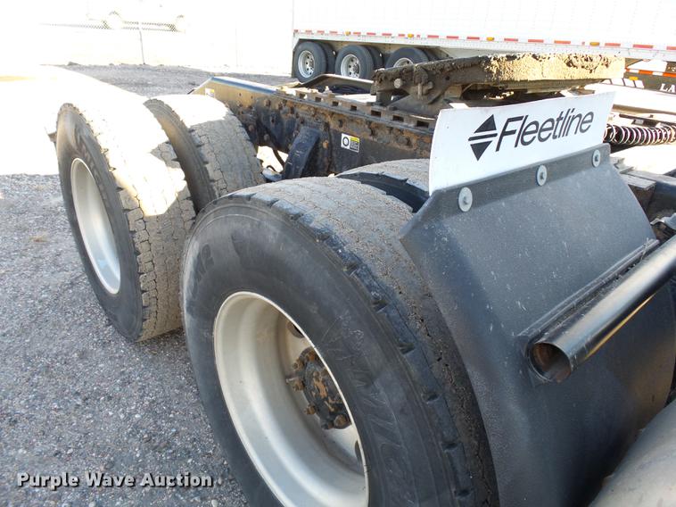 image for item DA3569 2009 Peterbilt 388 semi truck