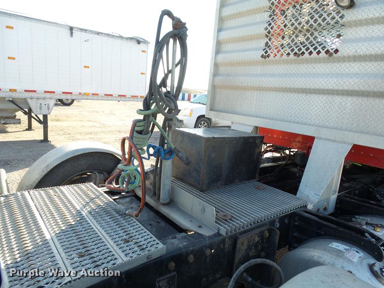 image for item DA3569 2009 Peterbilt 388 semi truck