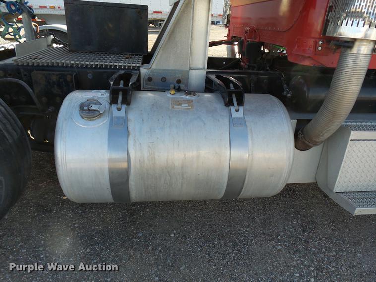 image for item DA3569 2009 Peterbilt 388 semi truck