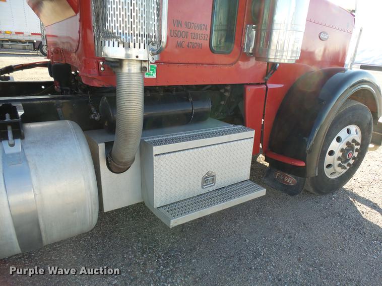 image for item DA3569 2009 Peterbilt 388 semi truck