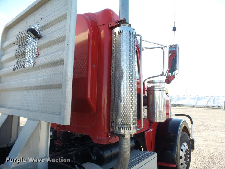 image for item DA3569 2009 Peterbilt 388 semi truck
