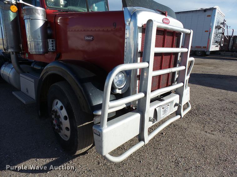 image for item DA3569 2009 Peterbilt 388 semi truck