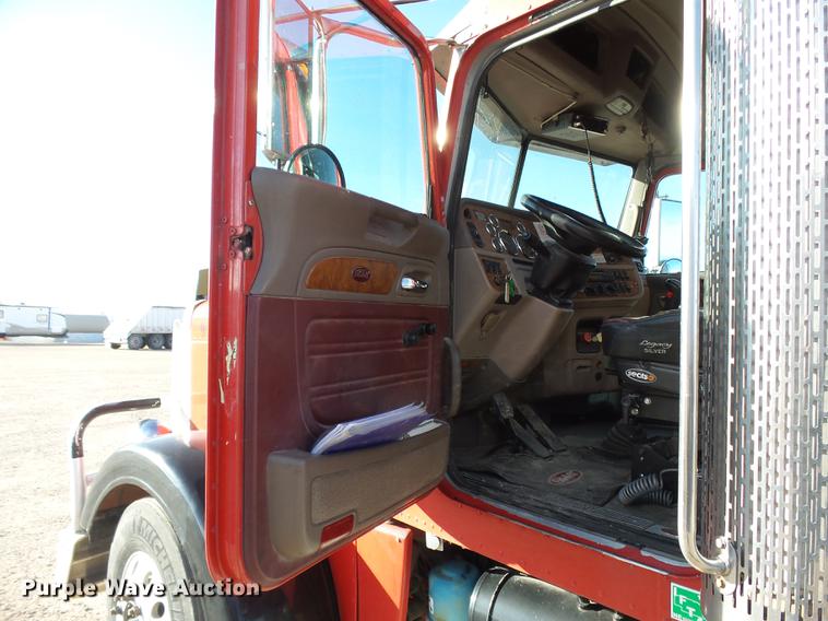 image for item DA3569 2009 Peterbilt 388 semi truck