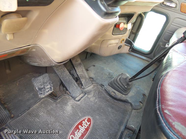 image for item DA3569 2009 Peterbilt 388 semi truck