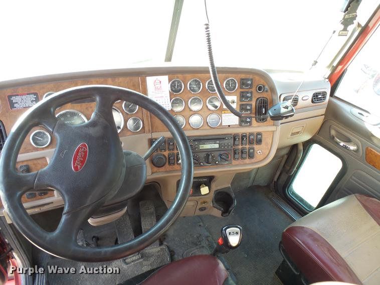 image for item DA3569 2009 Peterbilt 388 semi truck