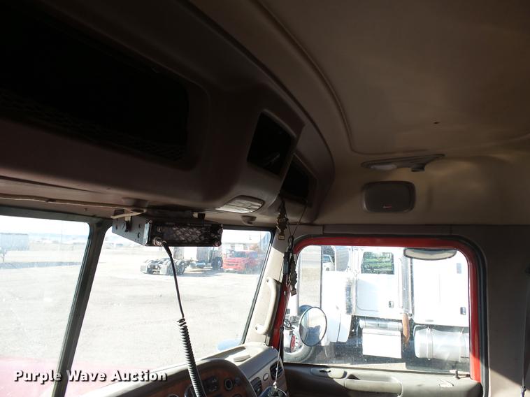 image for item DA3569 2009 Peterbilt 388 semi truck