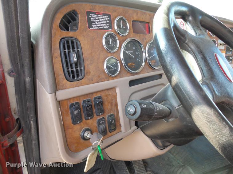 image for item DA3569 2009 Peterbilt 388 semi truck