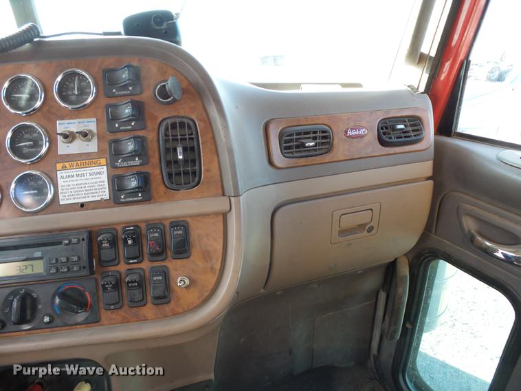 image for item DA3569 2009 Peterbilt 388 semi truck