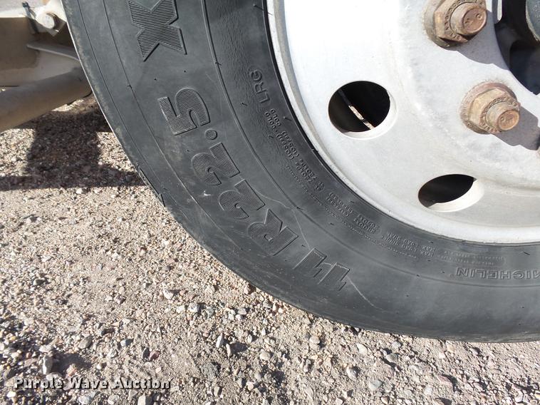 image for item DA3569 2009 Peterbilt 388 semi truck