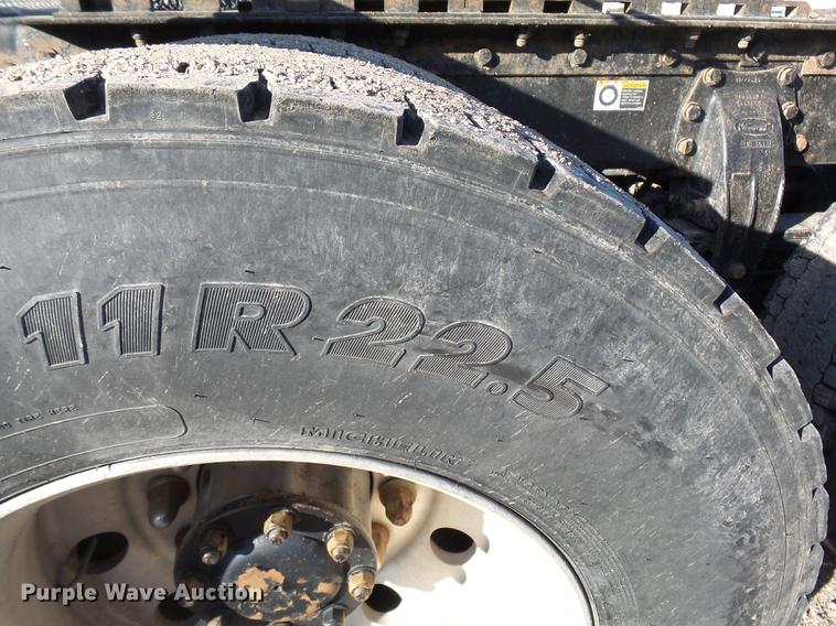 image for item DA3569 2009 Peterbilt 388 semi truck