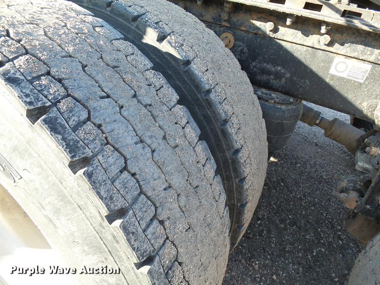 image for item DA3569 2009 Peterbilt 388 semi truck