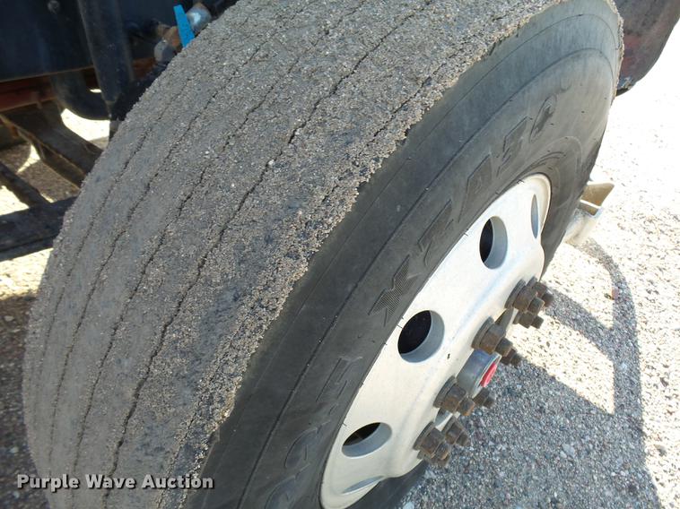 image for item DA3569 2009 Peterbilt 388 semi truck