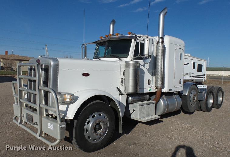 image for item DA3570 2008 Peterbilt 389 semi truck