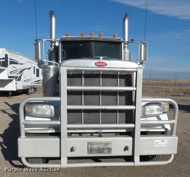 image for item DA3570 2008 Peterbilt 389 semi truck