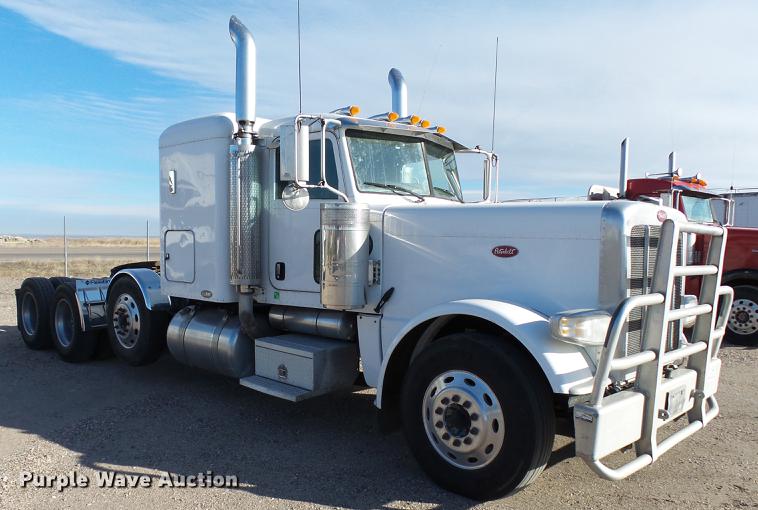 image for item DA3570 2008 Peterbilt 389 semi truck