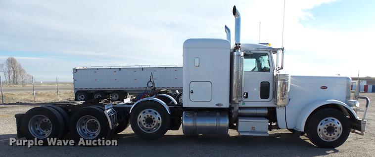 image for item DA3570 2008 Peterbilt 389 semi truck