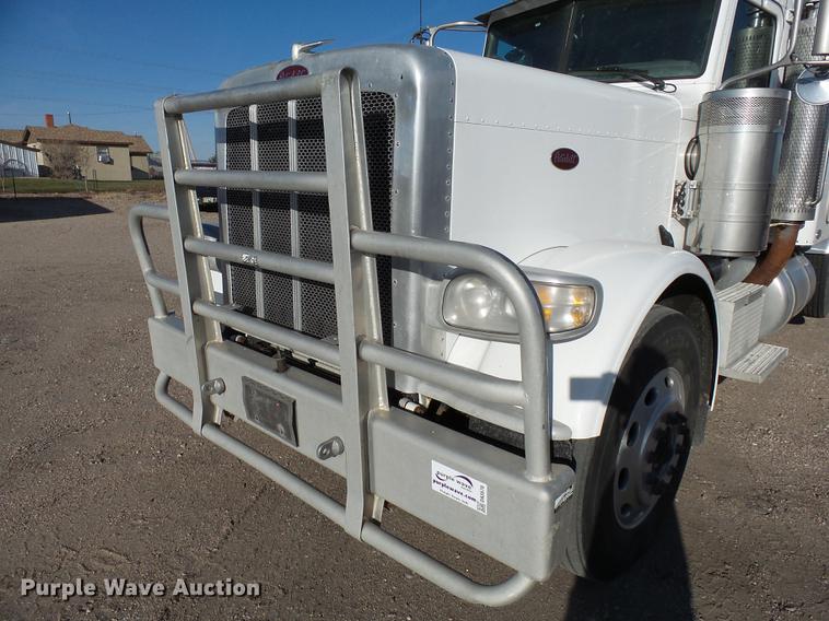 image for item DA3570 2008 Peterbilt 389 semi truck