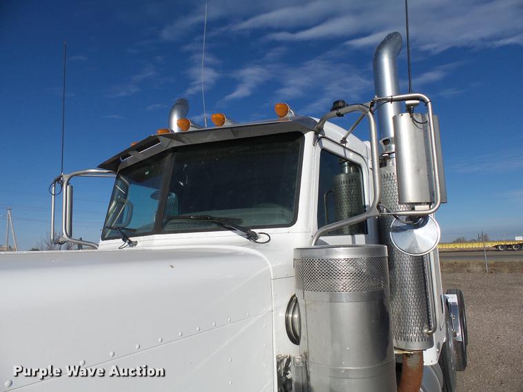 image for item DA3570 2008 Peterbilt 389 semi truck