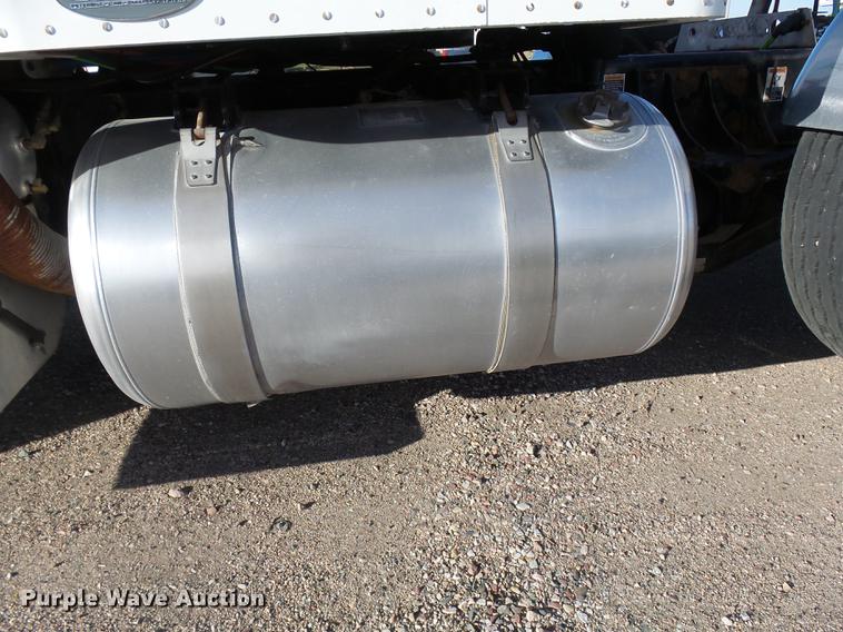 image for item DA3570 2008 Peterbilt 389 semi truck