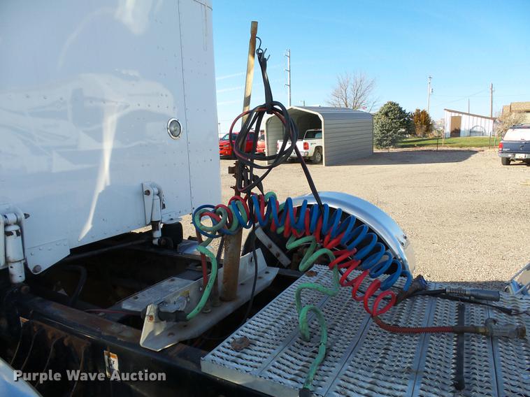 image for item DA3570 2008 Peterbilt 389 semi truck