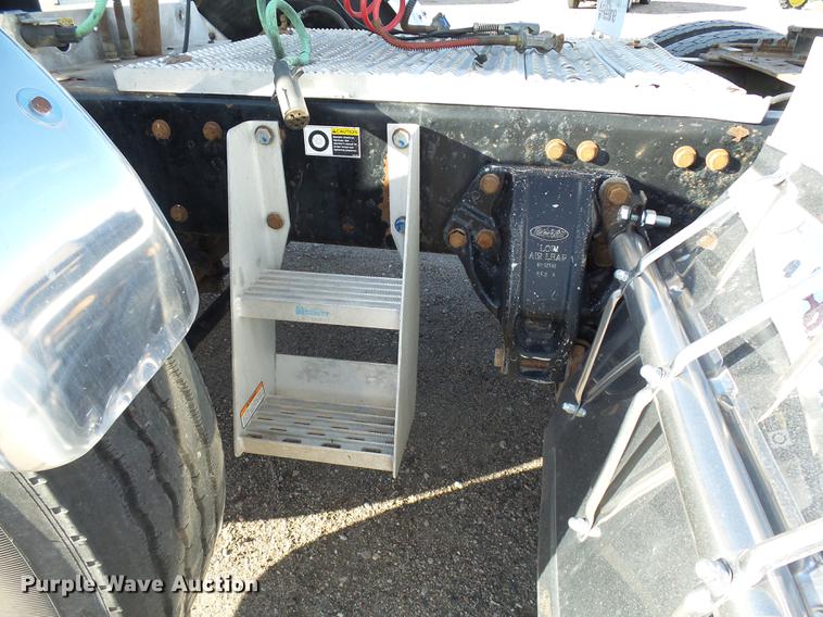 image for item DA3570 2008 Peterbilt 389 semi truck