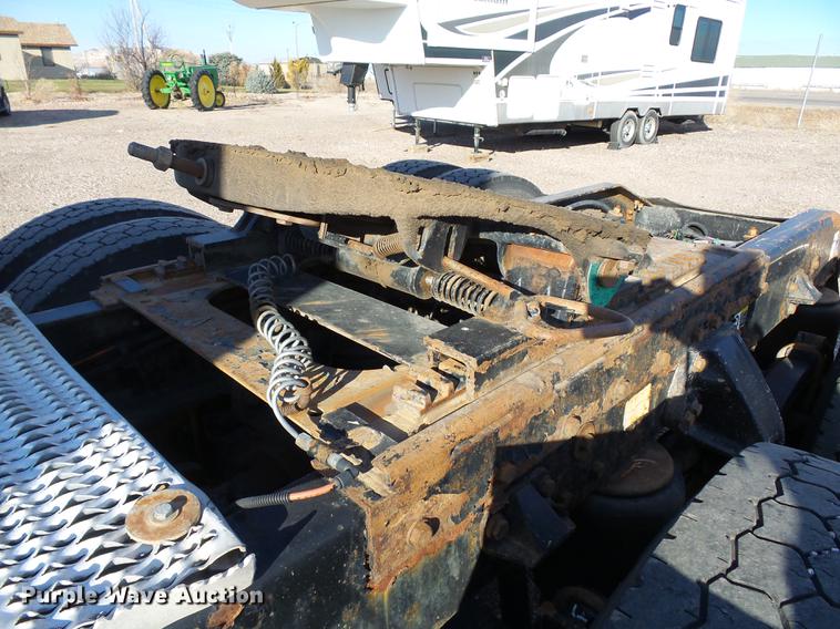 image for item DA3570 2008 Peterbilt 389 semi truck