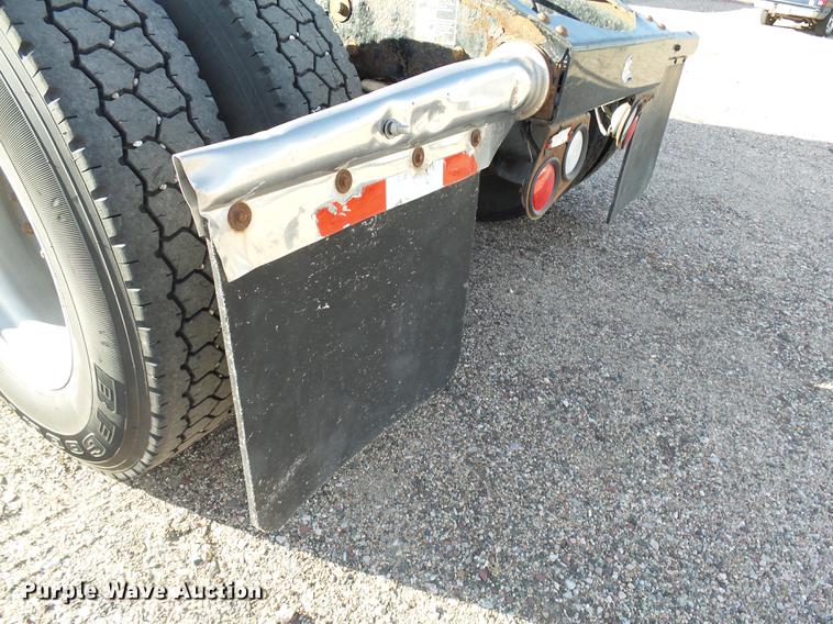 image for item DA3570 2008 Peterbilt 389 semi truck