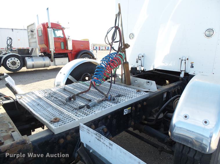 image for item DA3570 2008 Peterbilt 389 semi truck