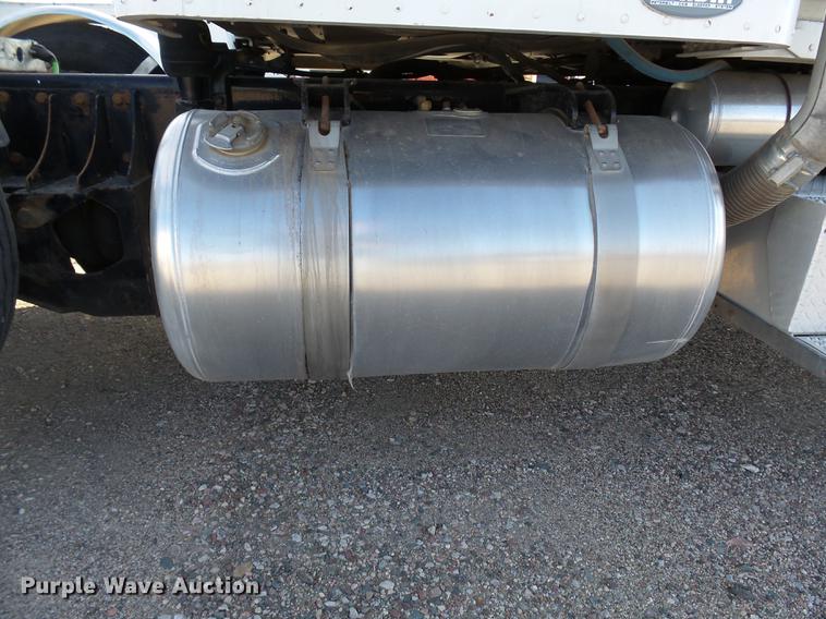 image for item DA3570 2008 Peterbilt 389 semi truck