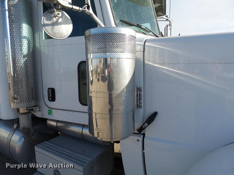 image for item DA3570 2008 Peterbilt 389 semi truck