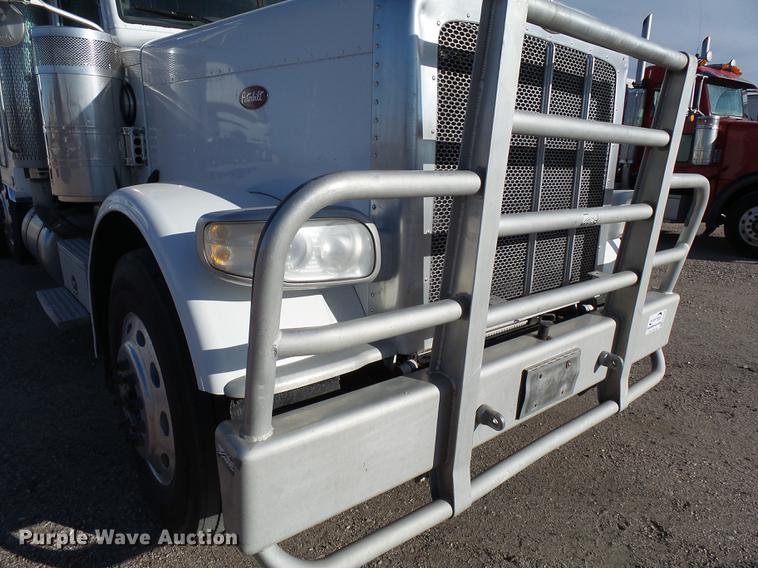 image for item DA3570 2008 Peterbilt 389 semi truck