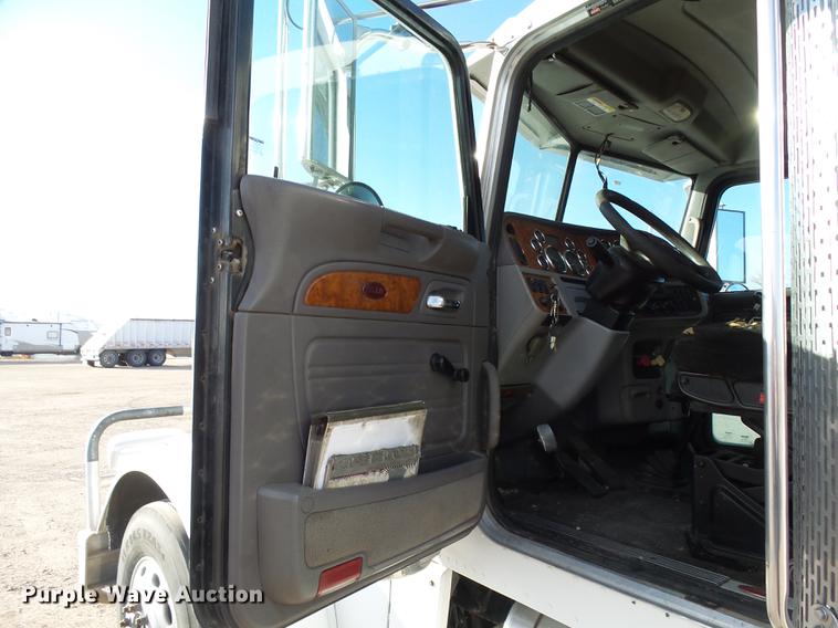 image for item DA3570 2008 Peterbilt 389 semi truck
