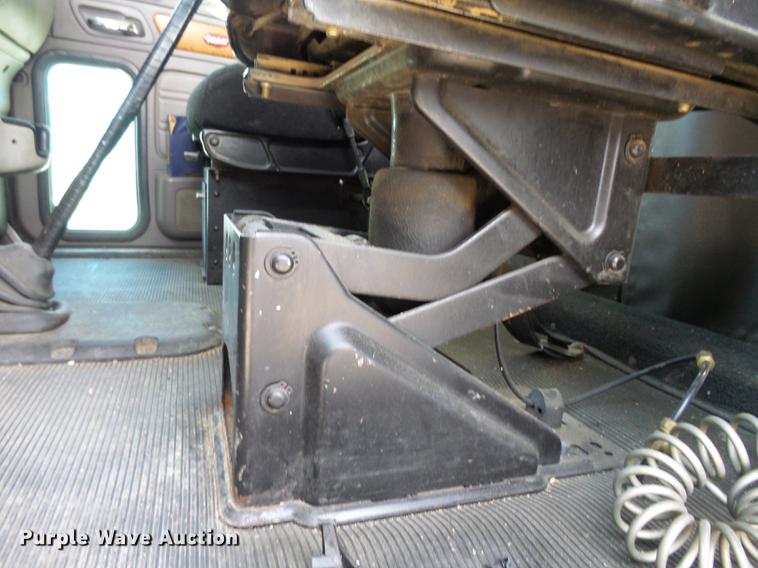 image for item DA3570 2008 Peterbilt 389 semi truck