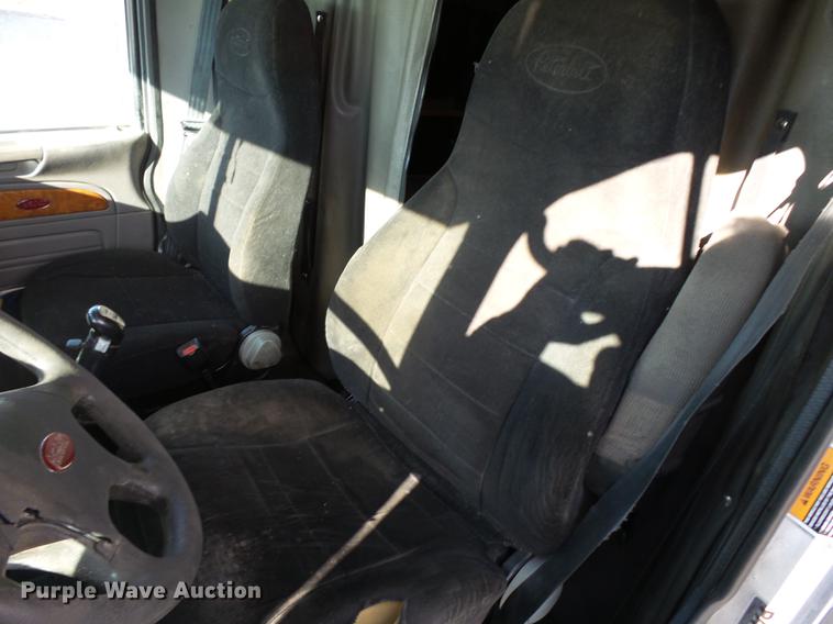 image for item DA3570 2008 Peterbilt 389 semi truck