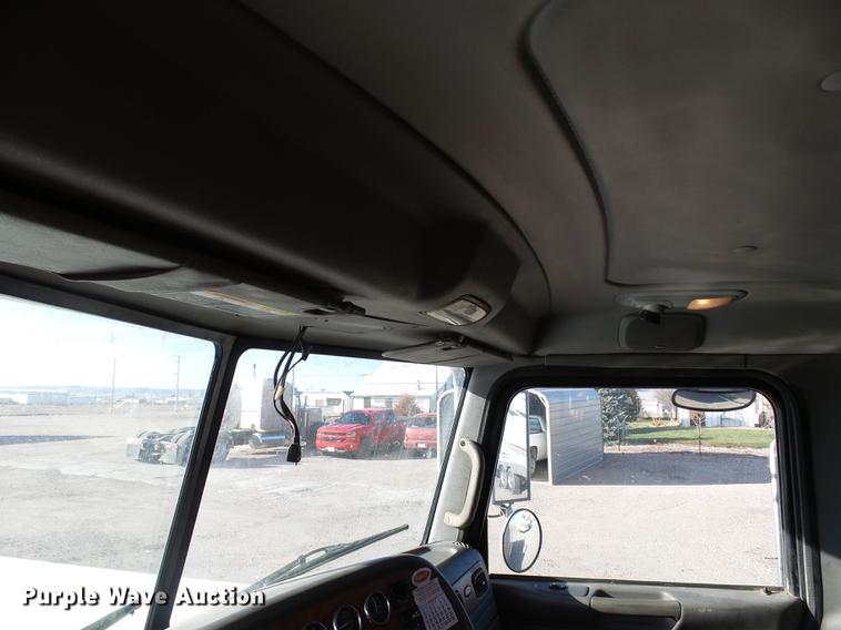 image for item DA3570 2008 Peterbilt 389 semi truck