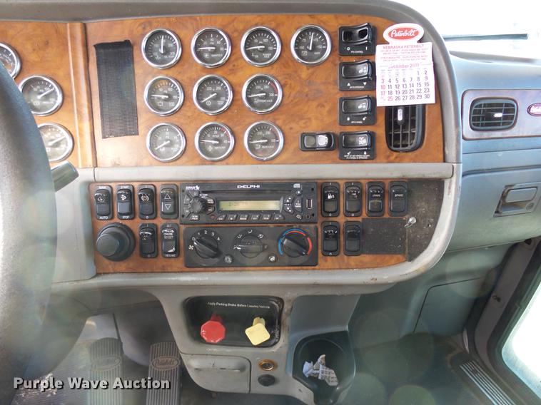 image for item DA3570 2008 Peterbilt 389 semi truck