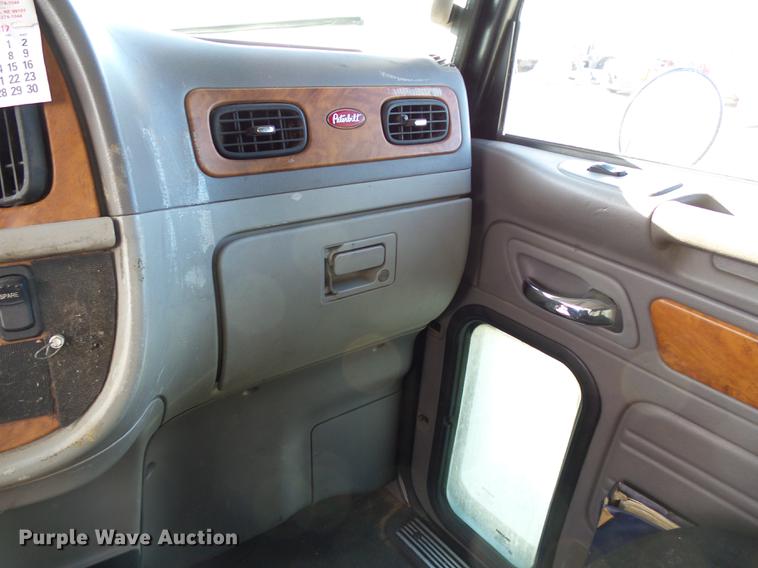 image for item DA3570 2008 Peterbilt 389 semi truck