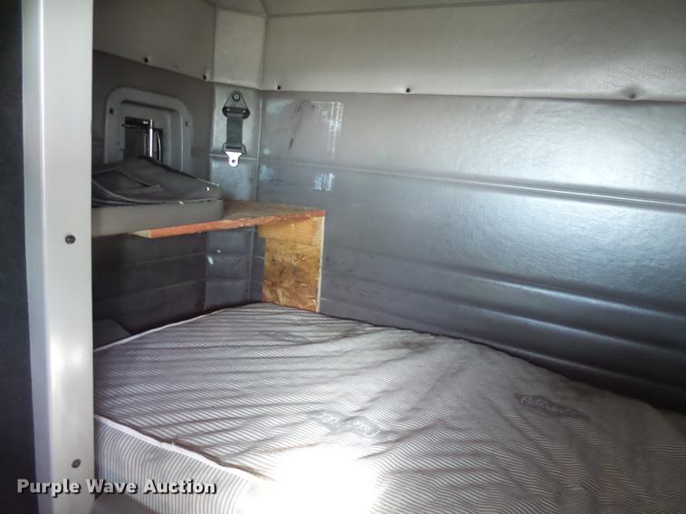 image for item DA3570 2008 Peterbilt 389 semi truck