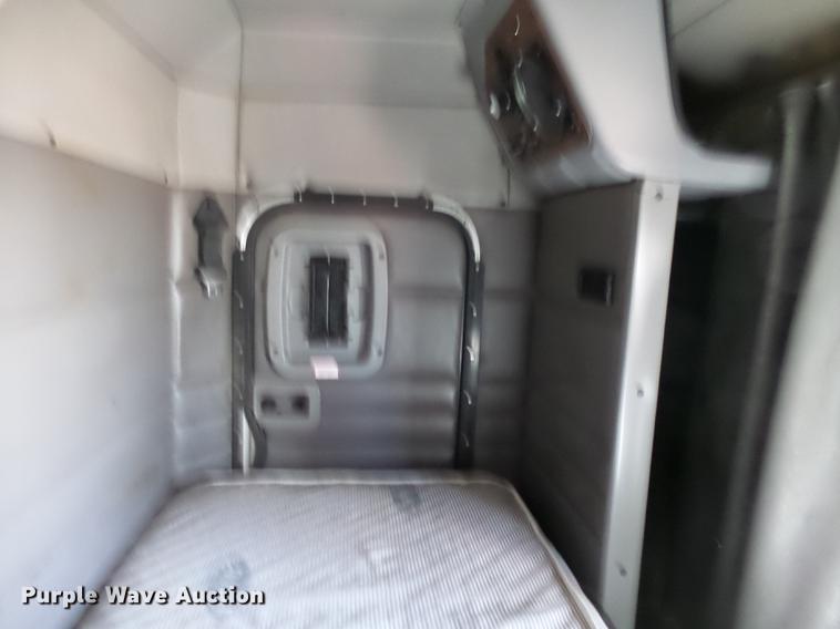 image for item DA3570 2008 Peterbilt 389 semi truck