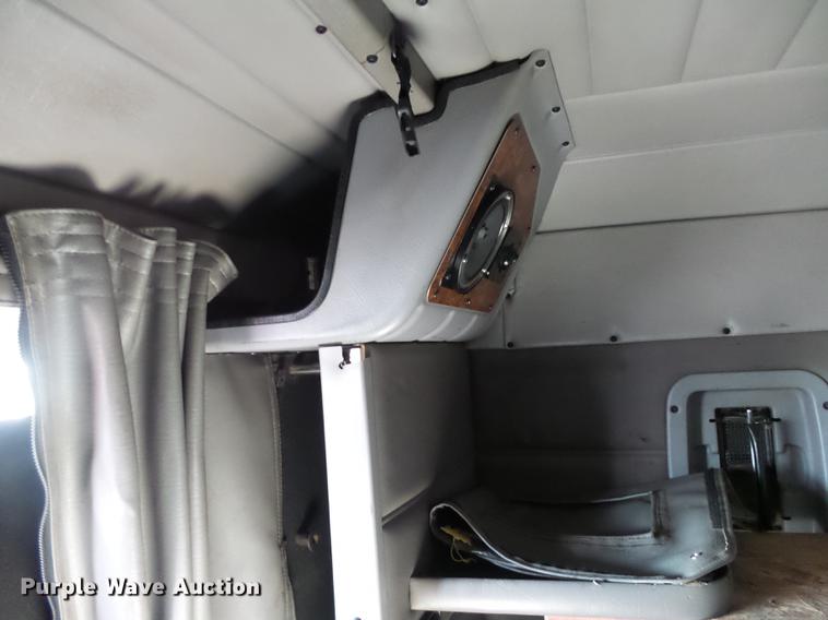 image for item DA3570 2008 Peterbilt 389 semi truck