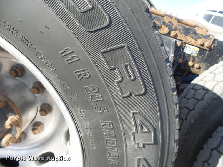 image for item DA3570 2008 Peterbilt 389 semi truck