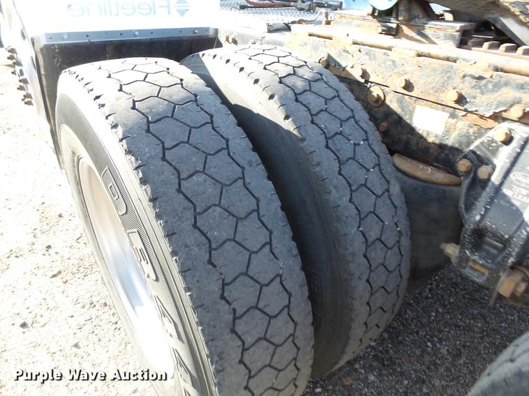 image for item DA3570 2008 Peterbilt 389 semi truck