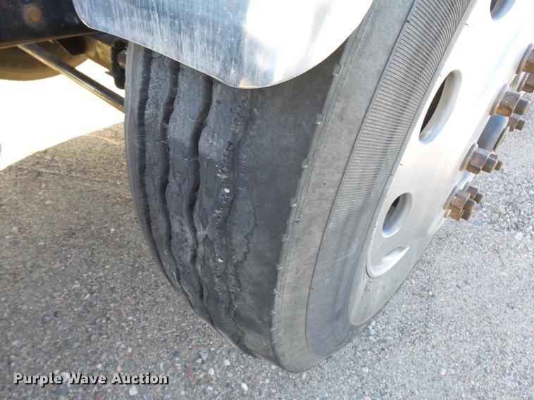 image for item DA3570 2008 Peterbilt 389 semi truck