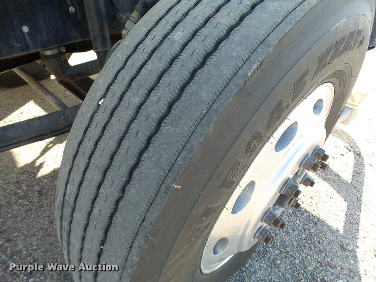 image for item DA3570 2008 Peterbilt 389 semi truck