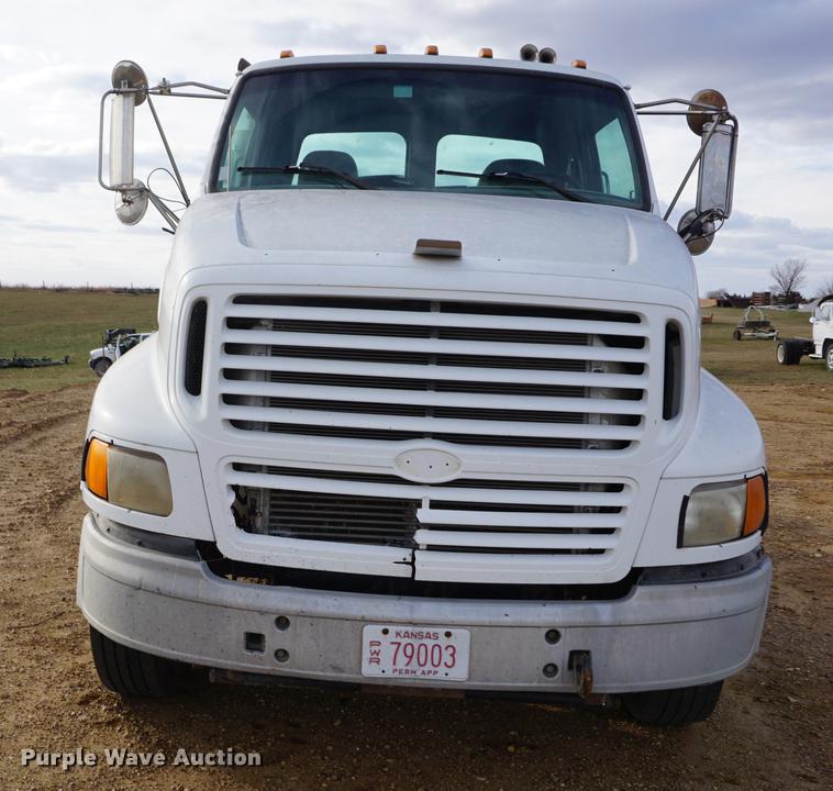 image for item DB0262 2000 Sterling A9500 semi truck